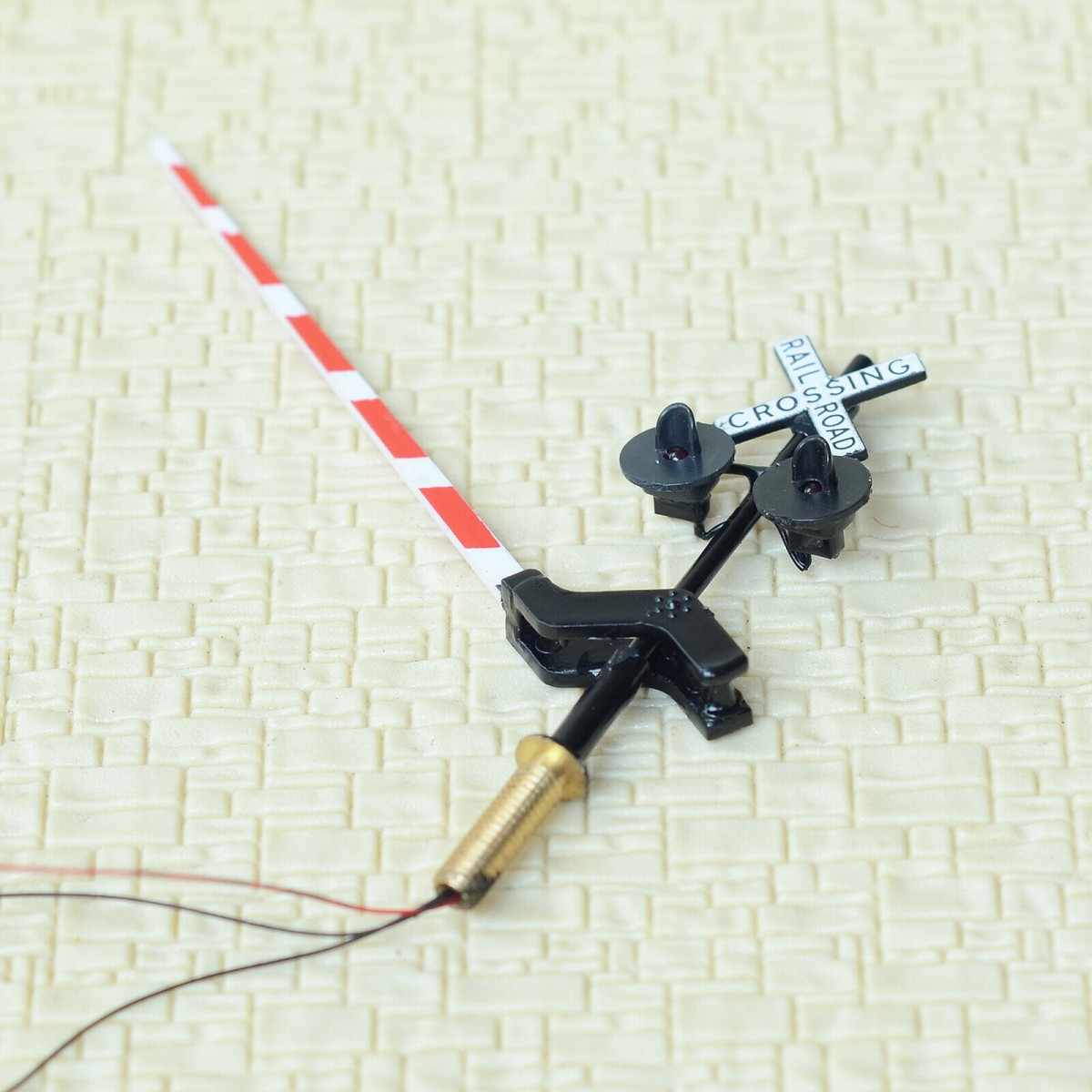 2 x HO scale railroad crossing signal arm gate stop lever flasher any track #B20